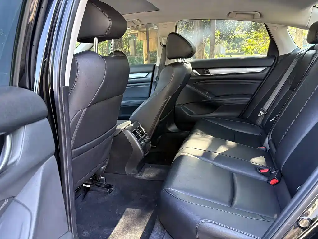 Honda Accord — фото 10