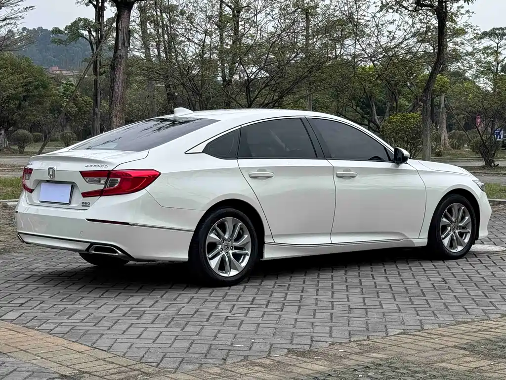 Honda Accord — фото 4