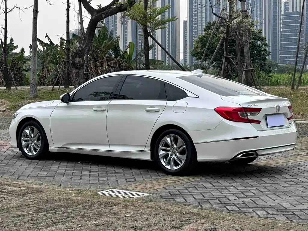 Honda Accord — фото 6