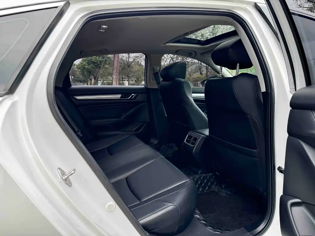 Honda Accord — фото 10