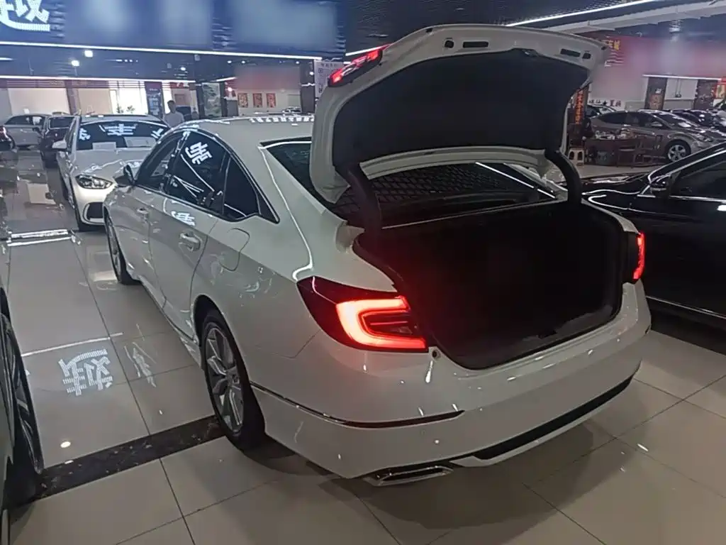 Honda Accord — фото 5