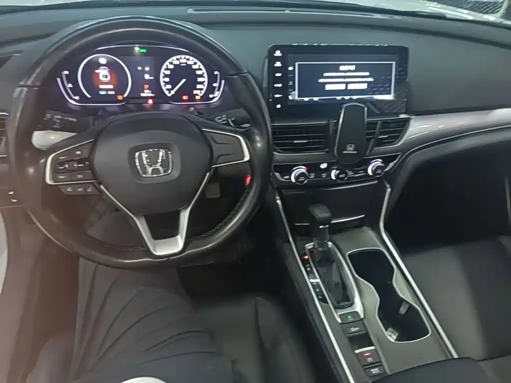 Honda Accord — фото 10