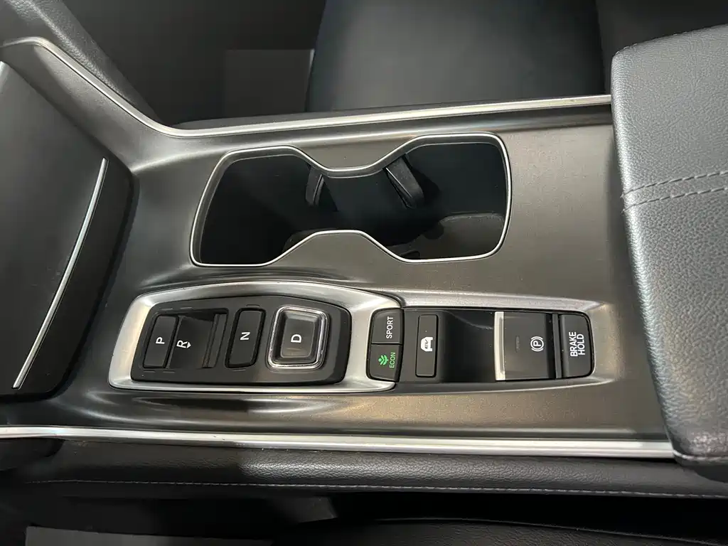 Honda Accord — фото 11