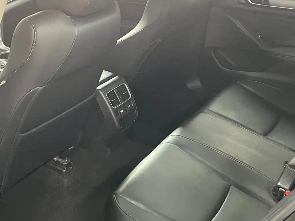 Honda Accord — фото 8