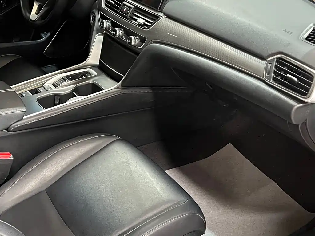 Honda Accord — фото 10