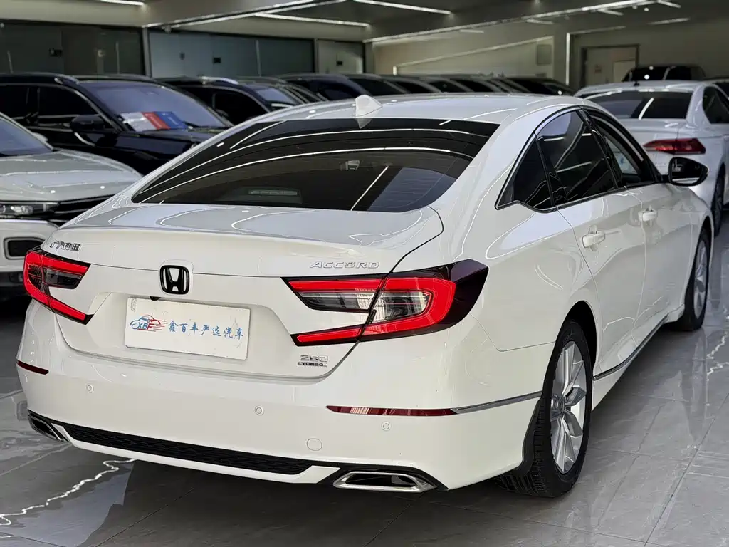 Honda Accord — фото 8