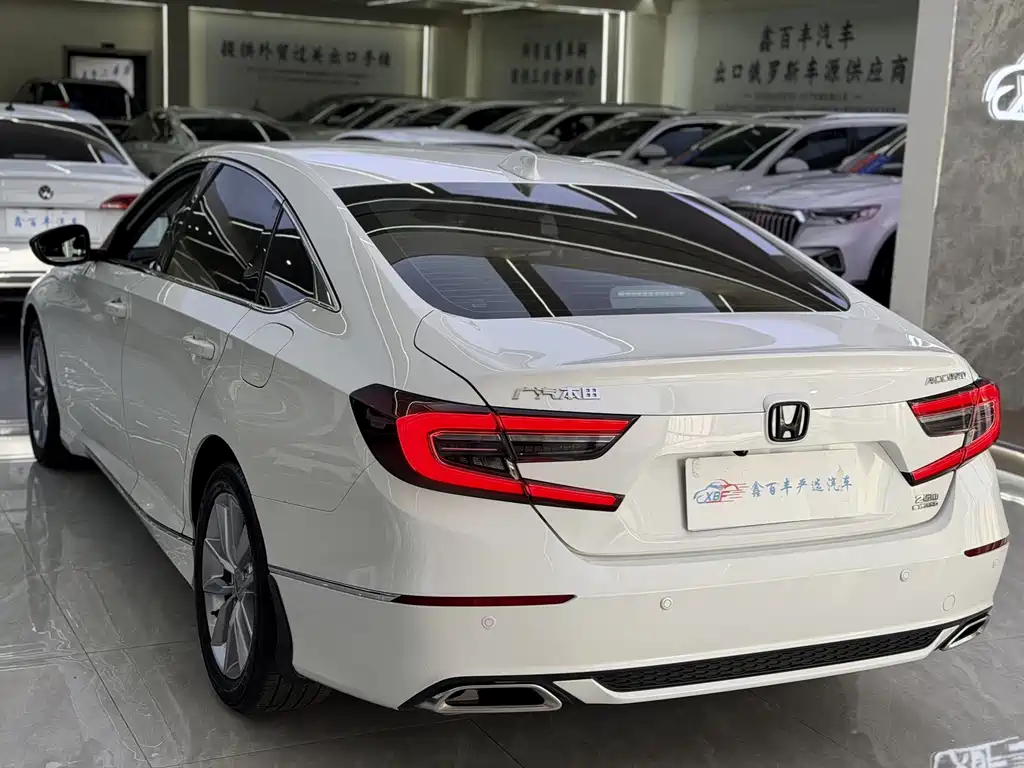 Honda Accord — фото 10