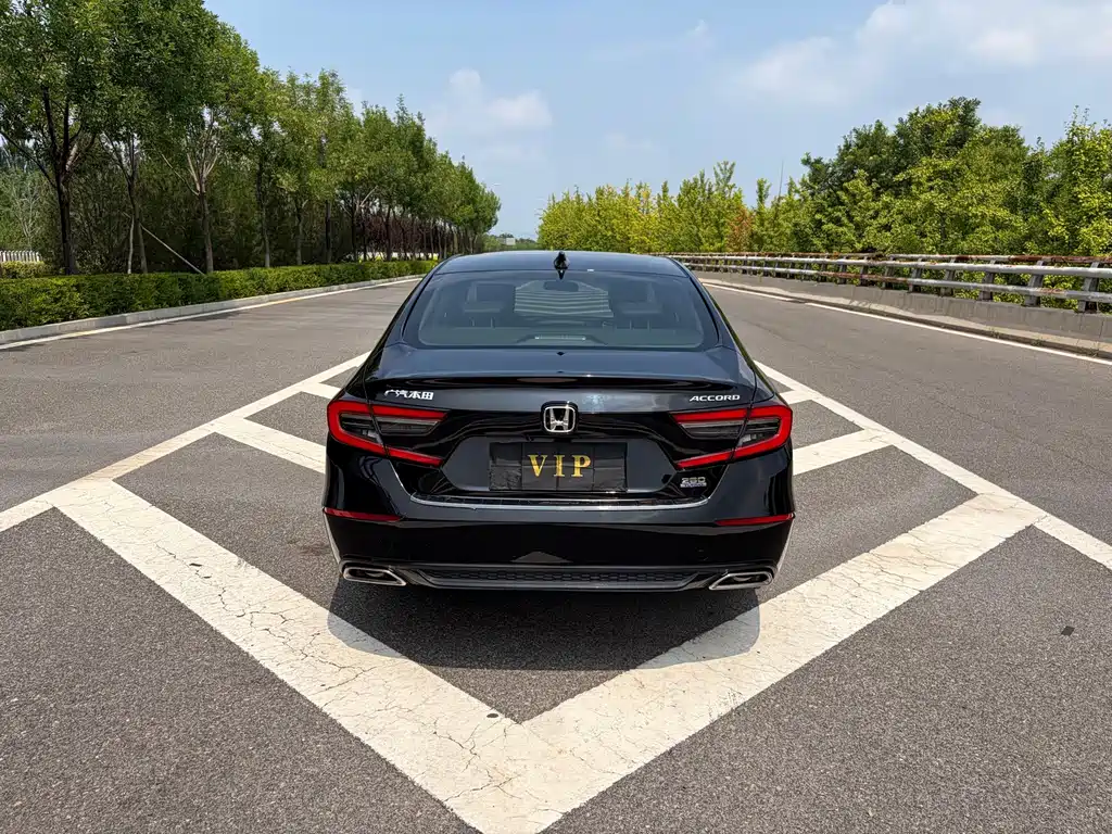 Honda Accord — фото 8