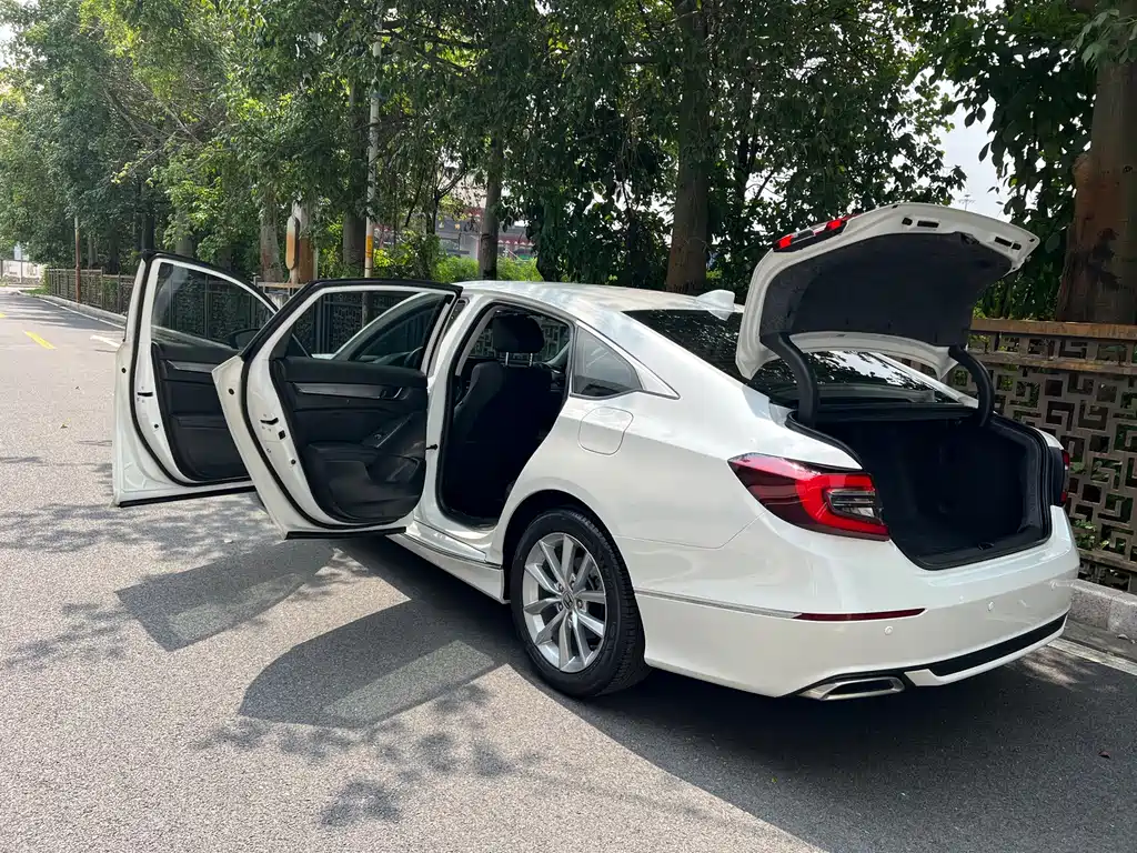 Honda Accord — фото 24