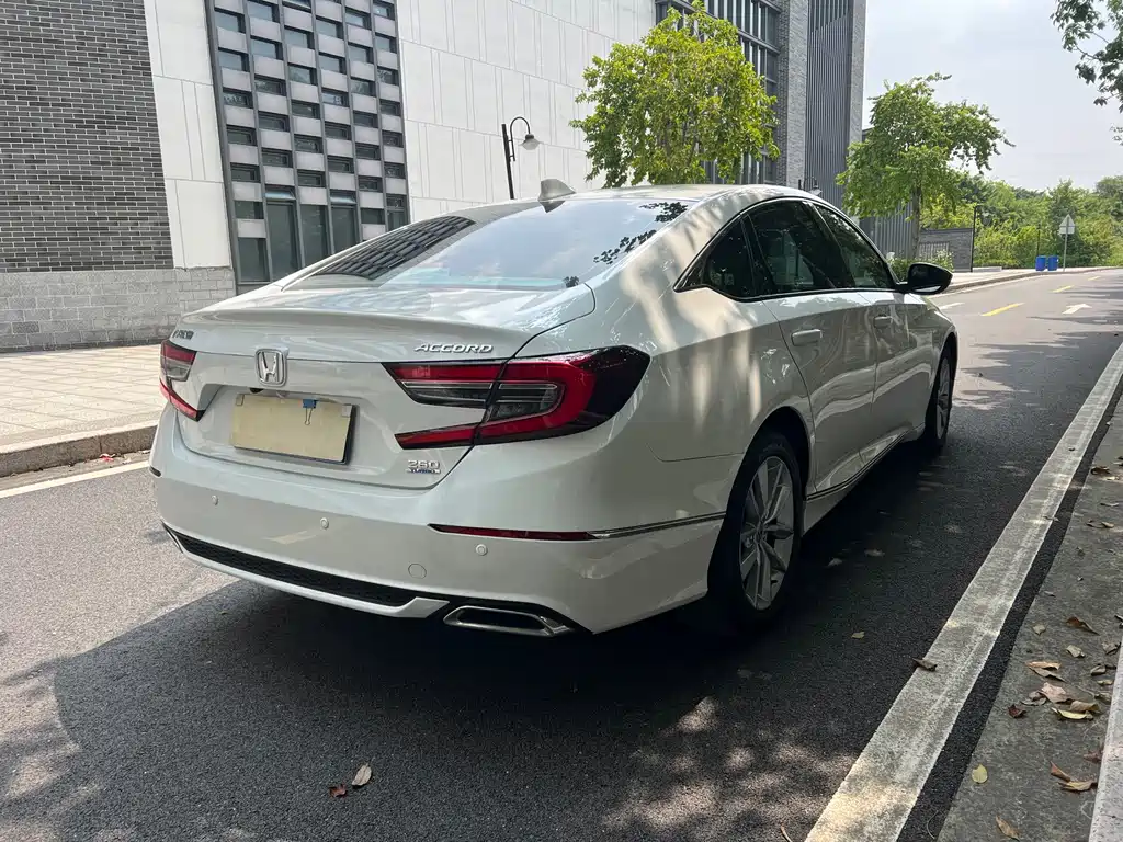 Honda Accord — фото 6