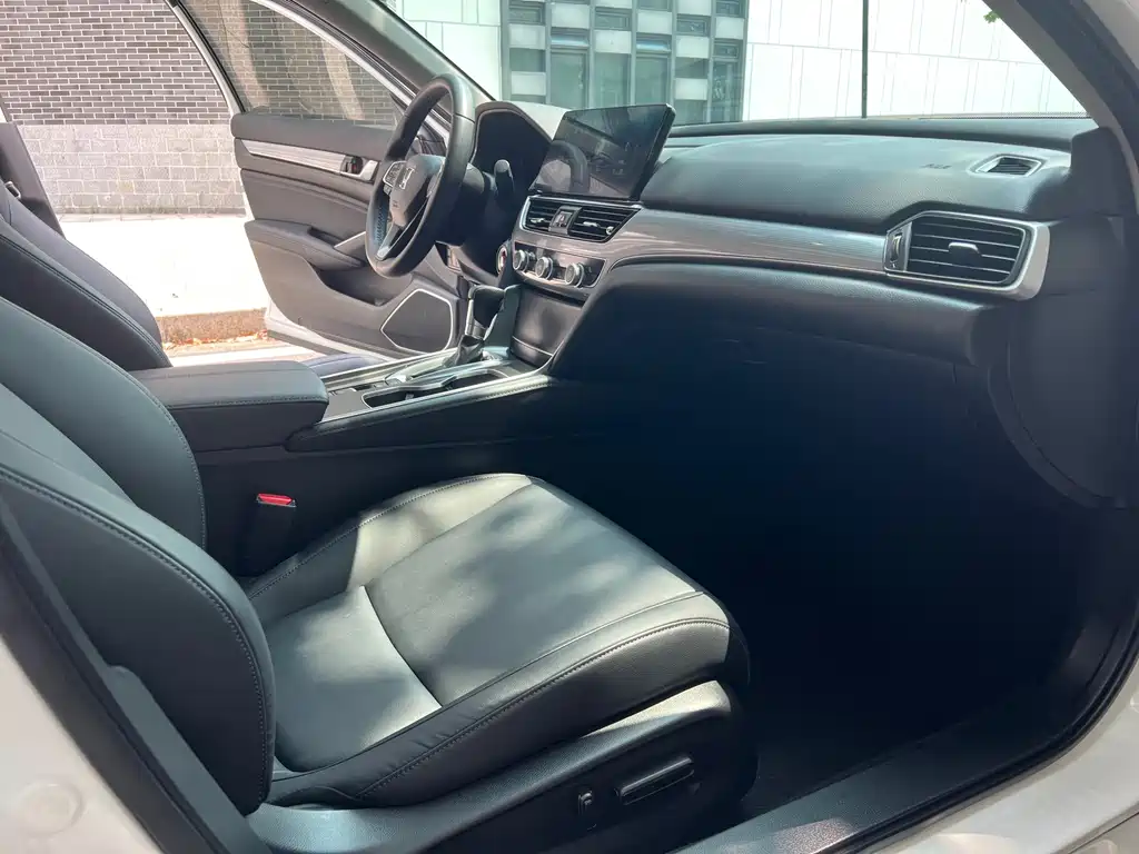 Honda Accord — фото 9