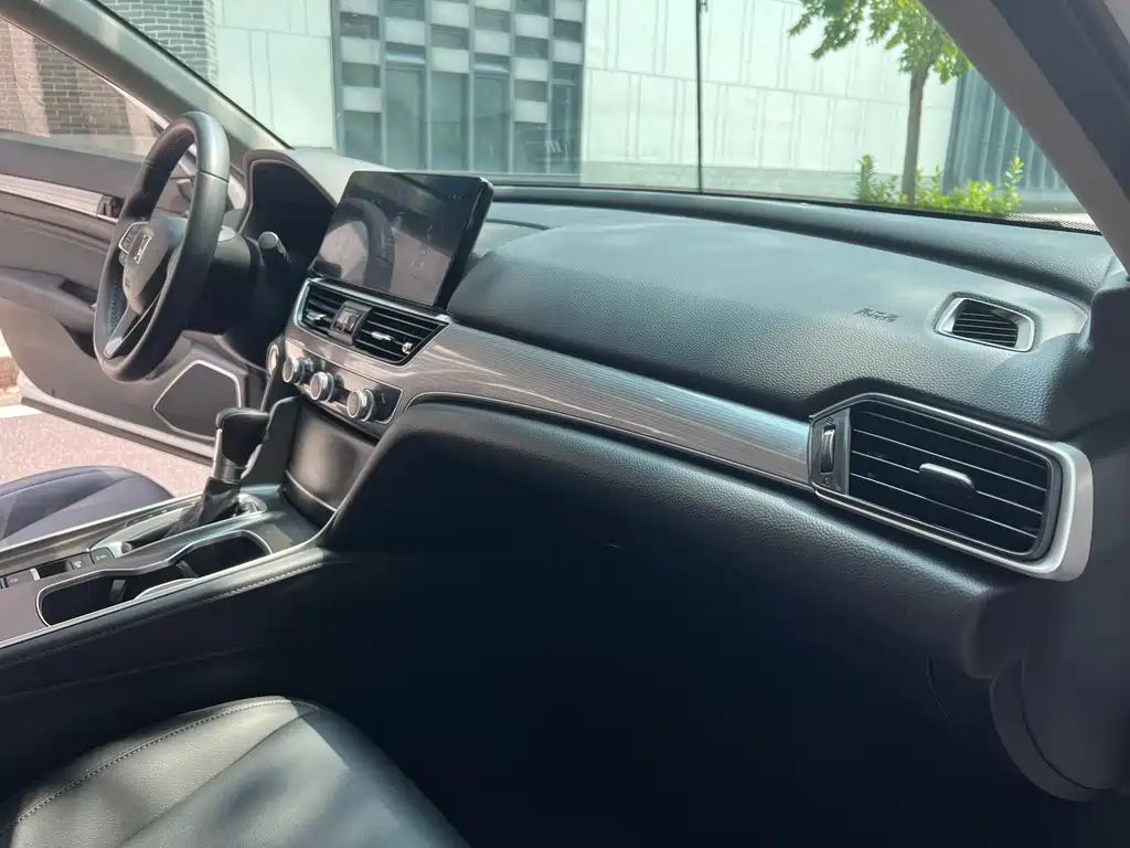 Honda Accord — фото 10