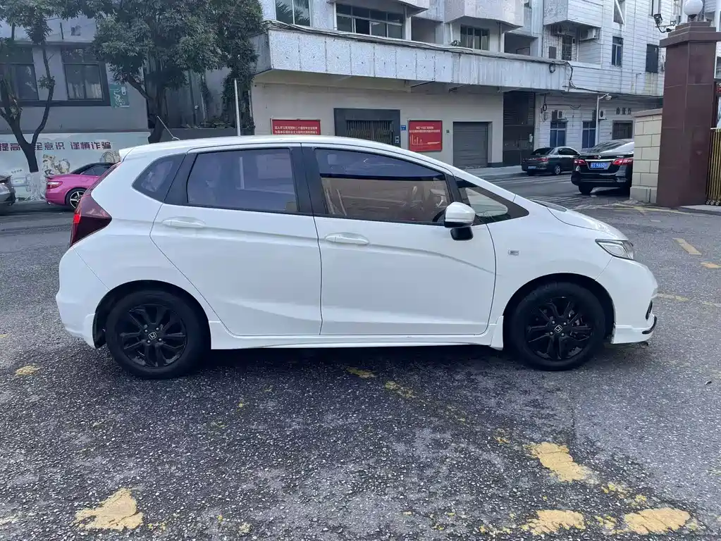 Honda Fit — фото 4