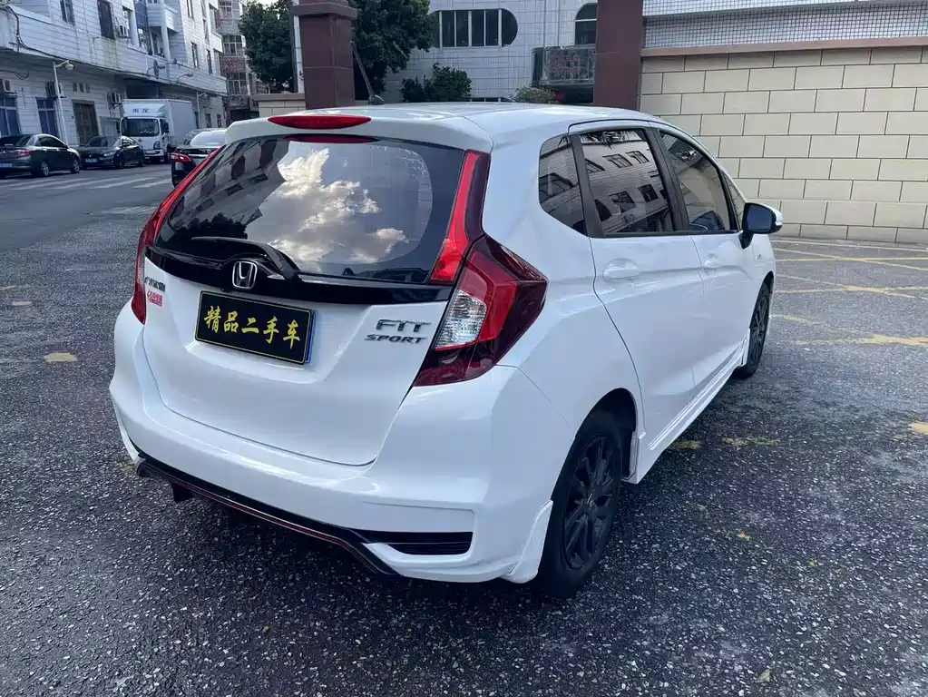 Honda Fit — фото 5