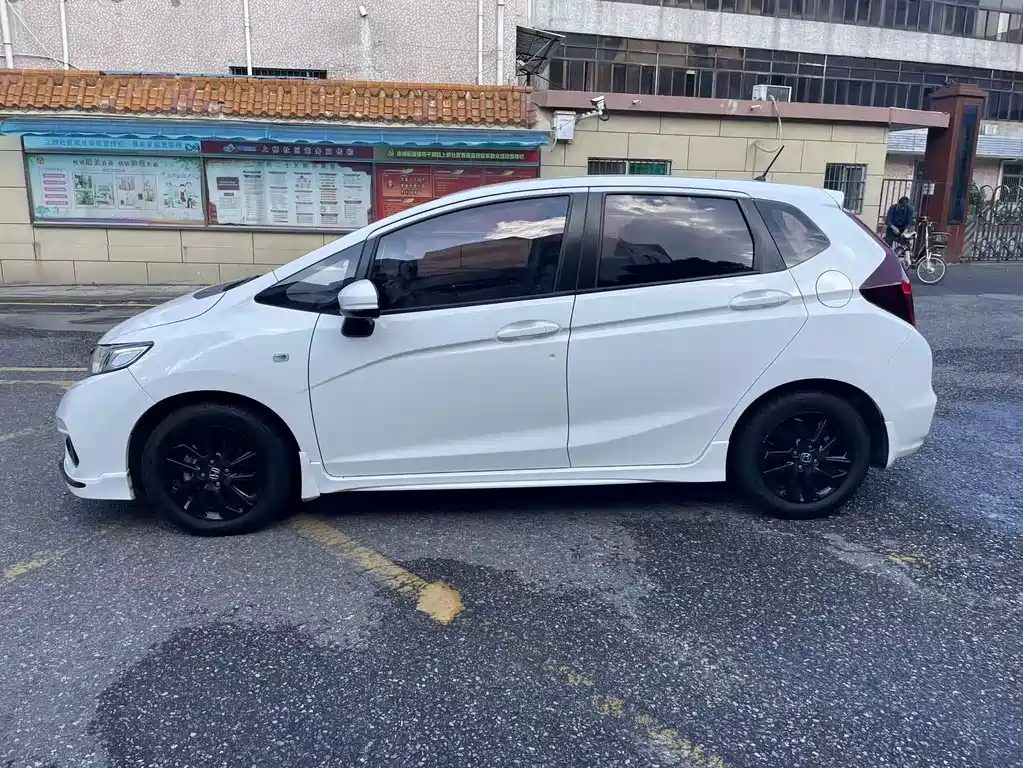 Honda Fit — фото 8