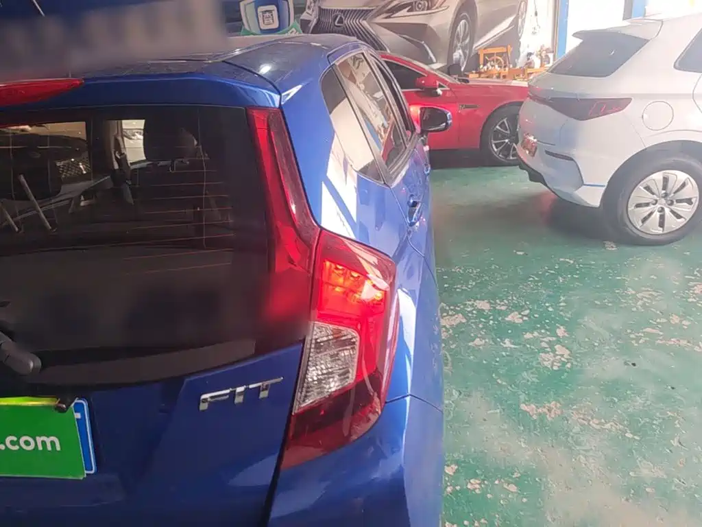 Honda Fit — фото 8