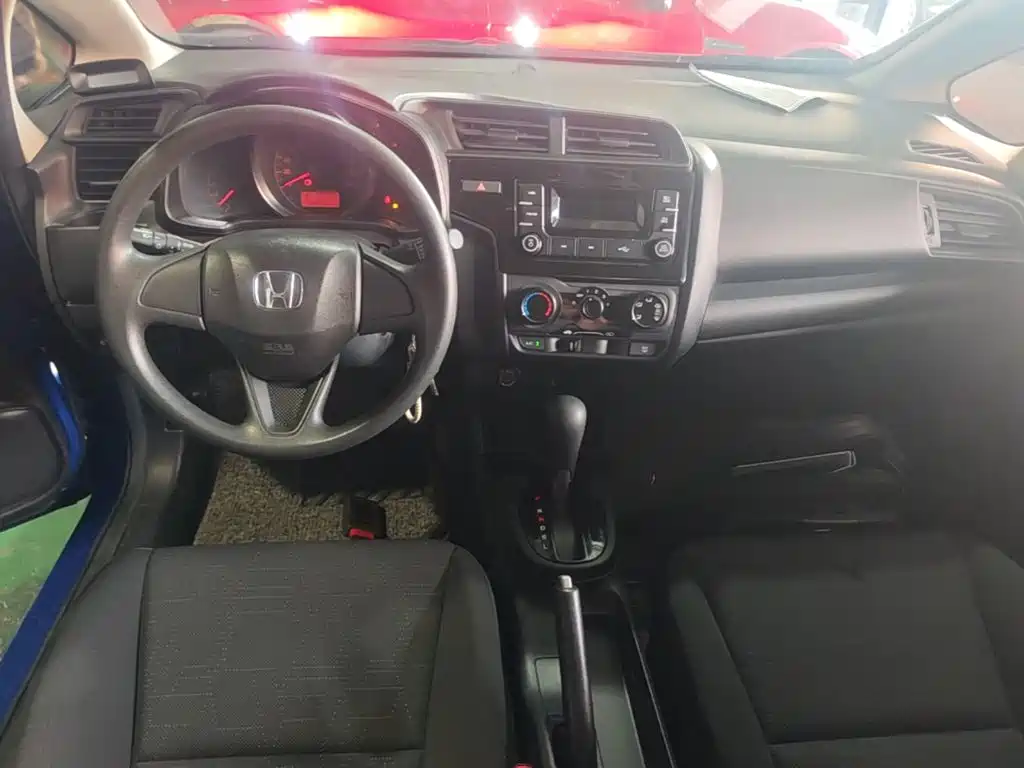 Honda Fit — фото 10