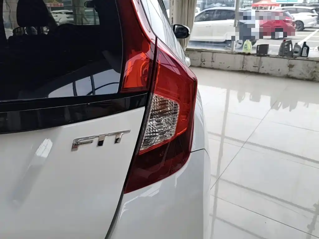 Honda Fit — фото 8