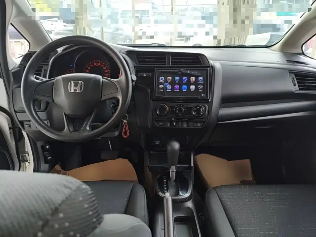 Honda Fit — фото 10