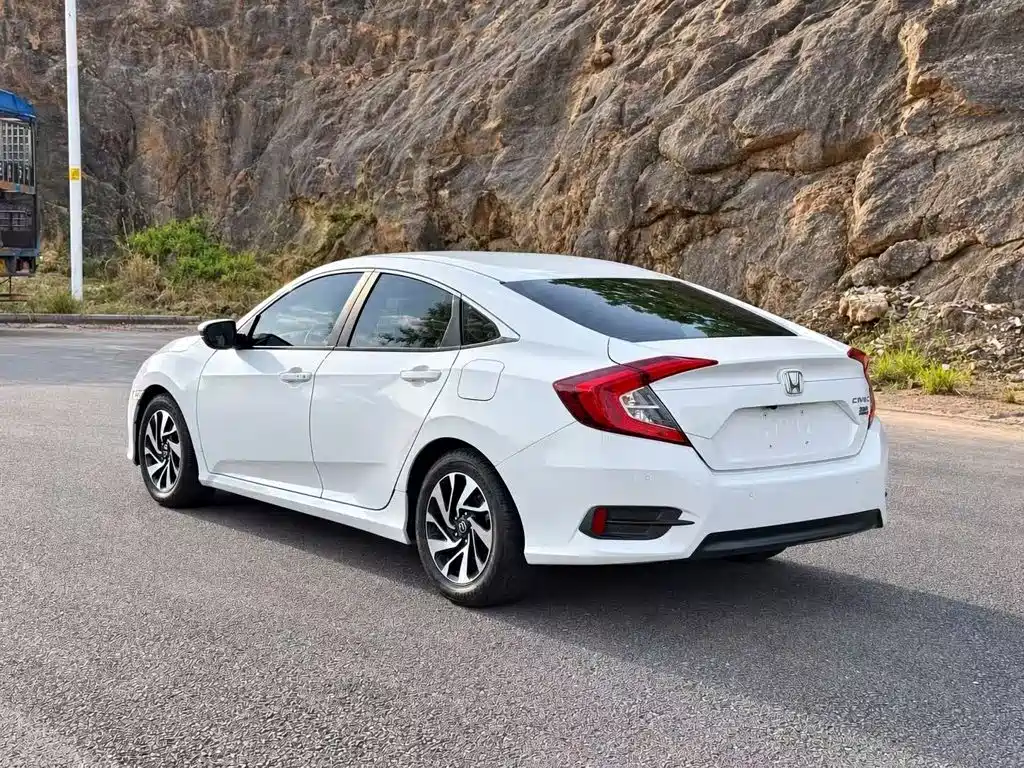 Honda Civic — фото 7