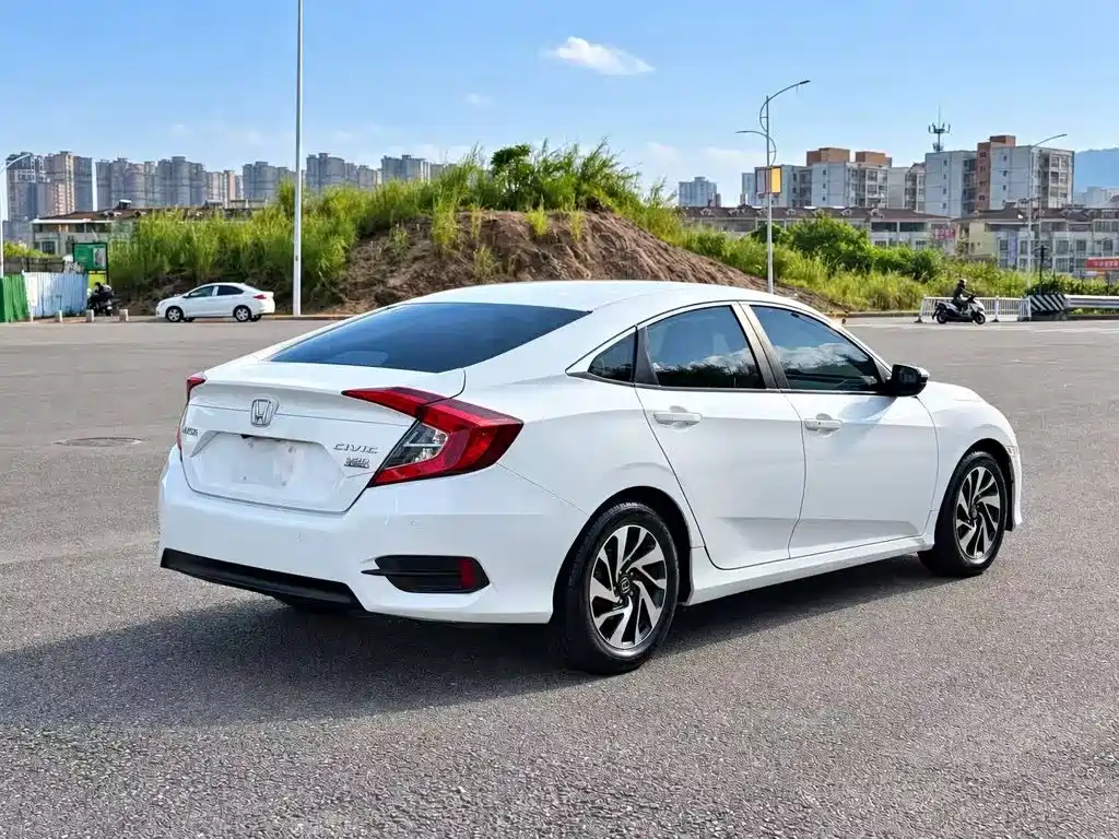 Honda Civic — фото 9
