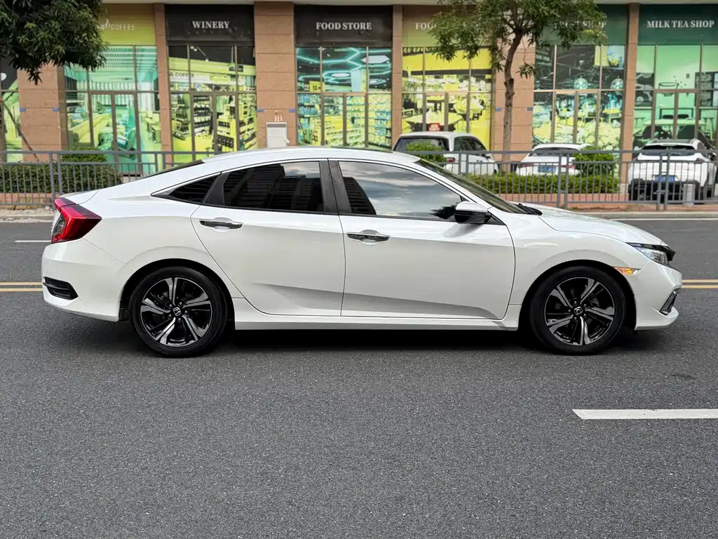 Honda Civic — фото 11