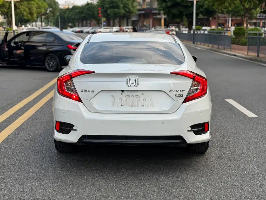 Honda Civic — фото 14