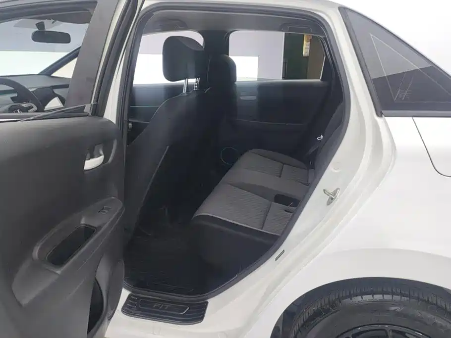 Honda Fit — фото 11