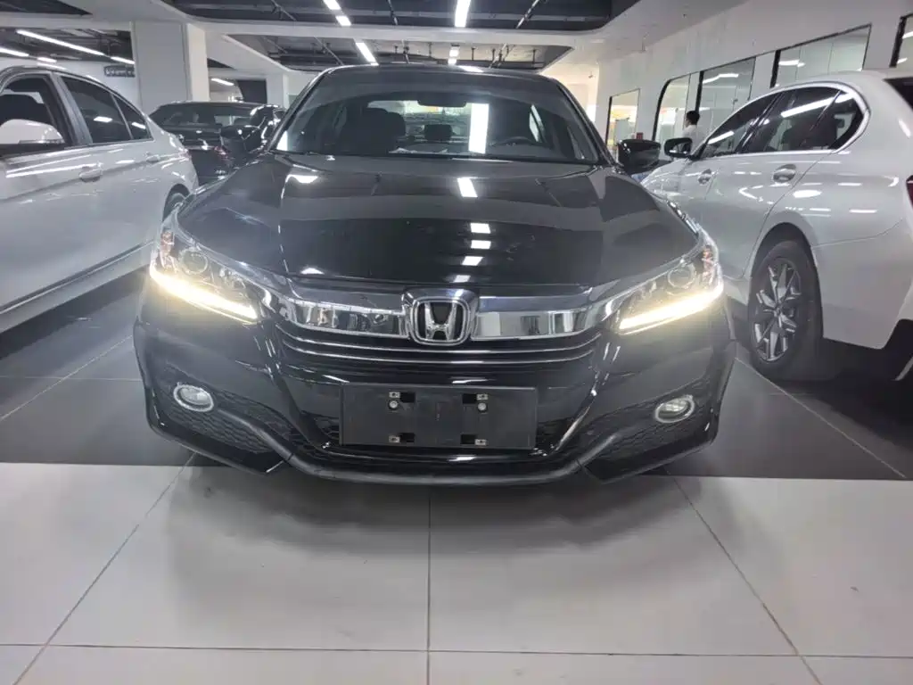 Honda Accord — фото 3