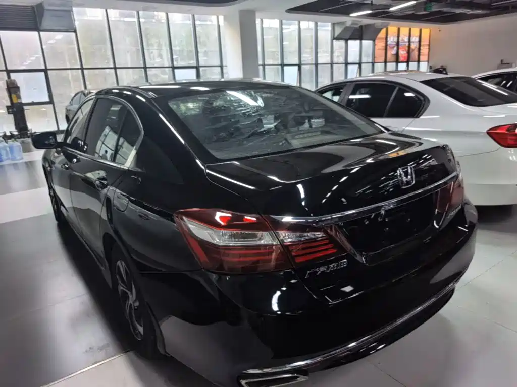 Honda Accord — фото 5