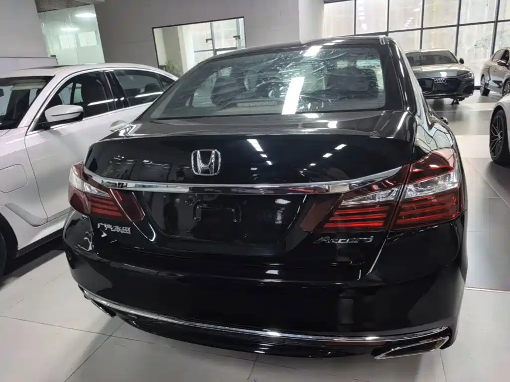 Honda Accord — фото 6