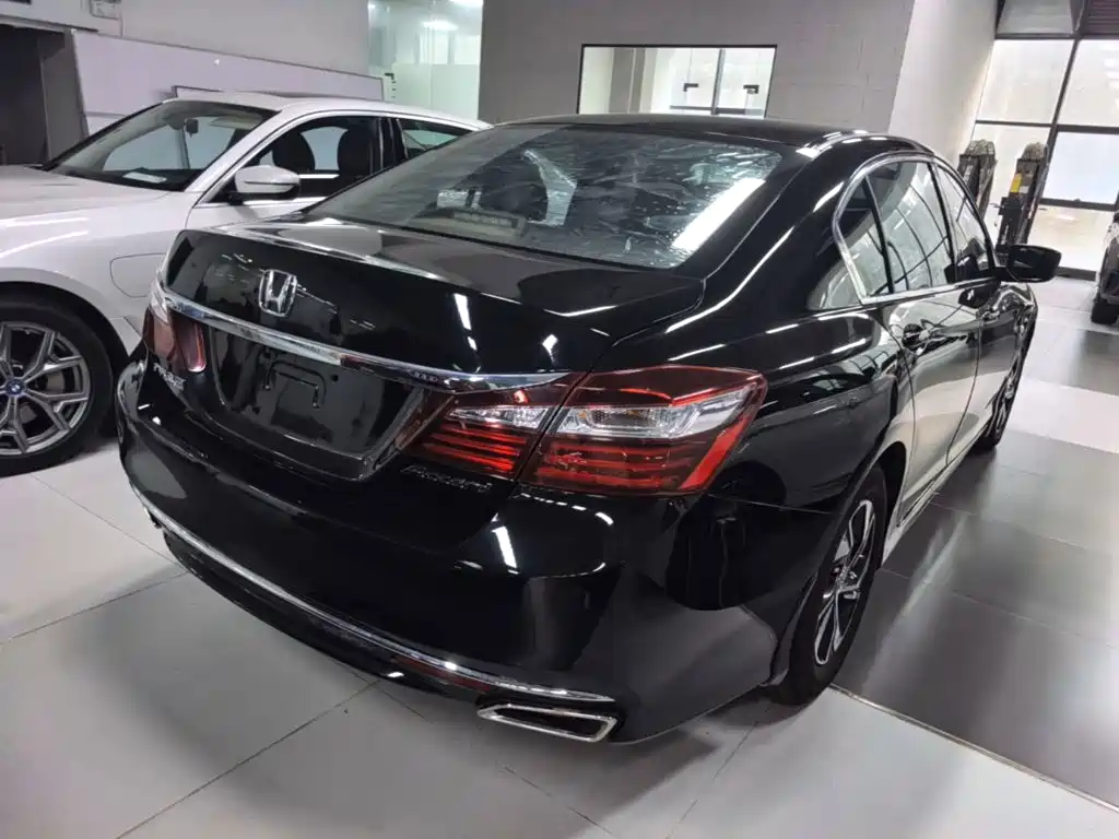 Honda Accord — фото 7