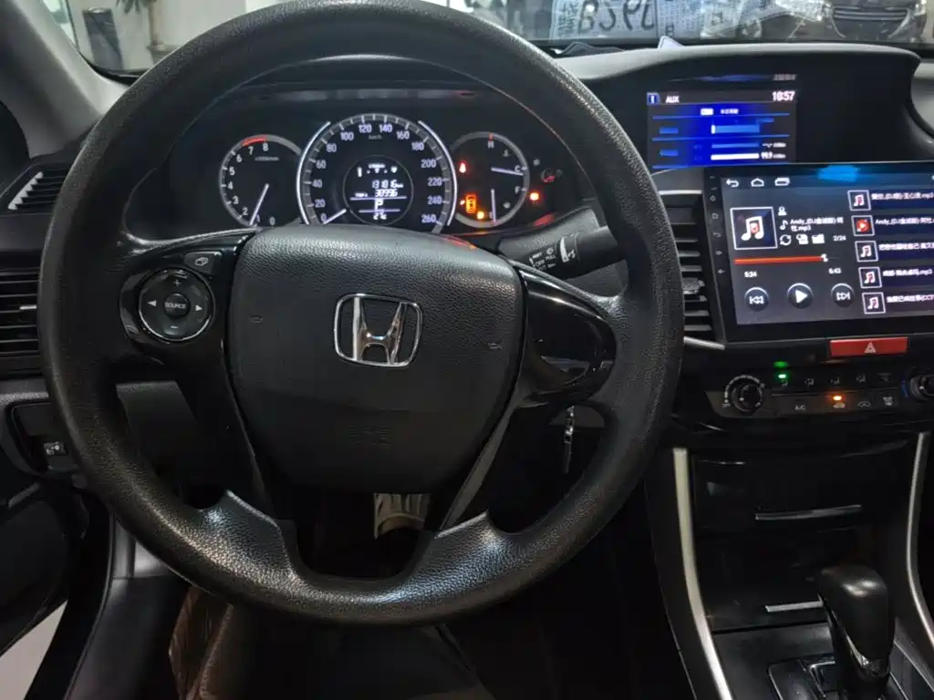 Honda Accord — фото 10