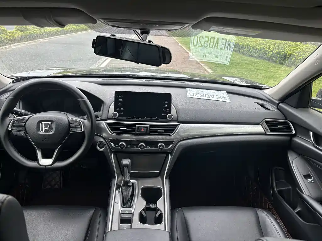 Honda Accord — фото 11