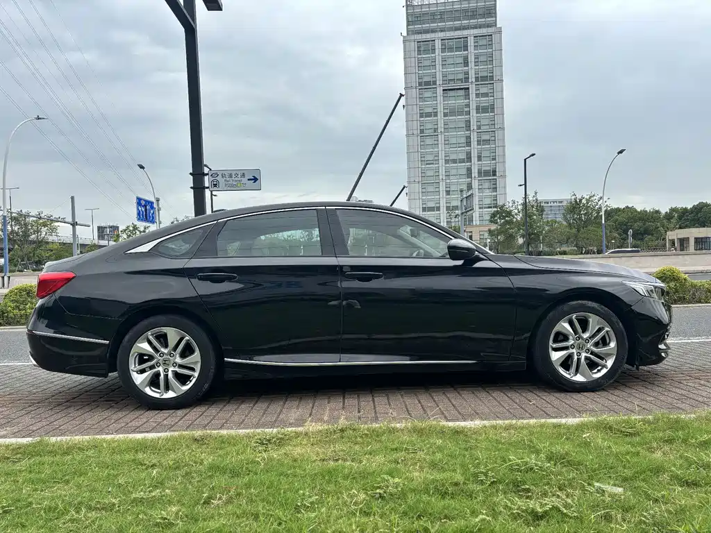 Honda Accord — фото 4