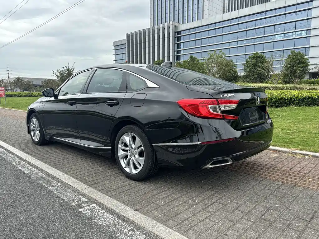 Honda Accord — фото 7