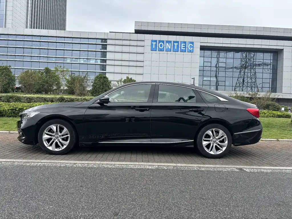 Honda Accord — фото 8