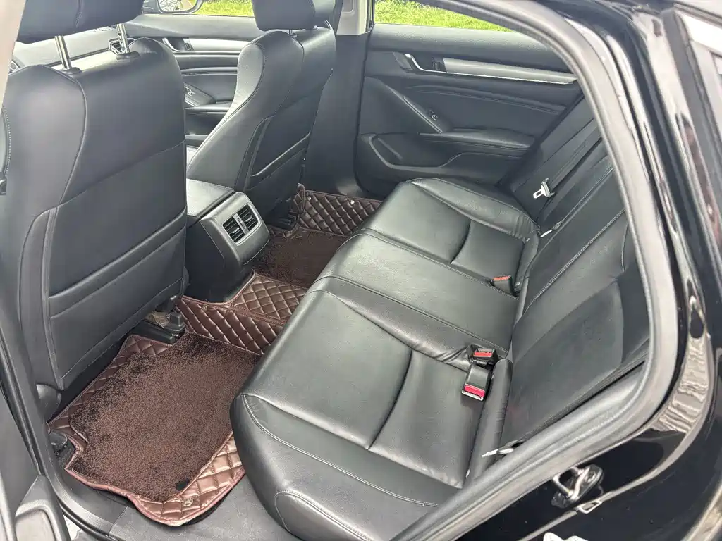 Honda Accord — фото 10