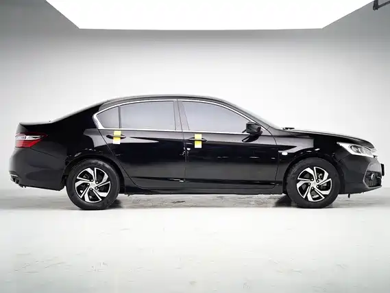 Honda Accord — фото 9