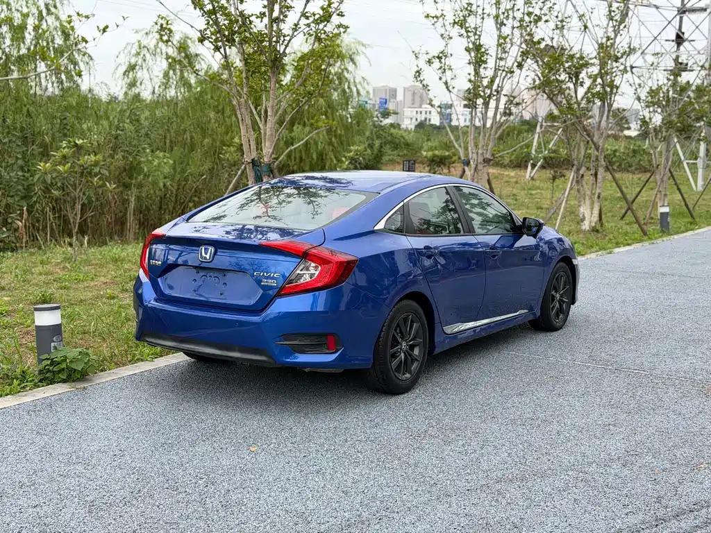 Honda Civic — фото 9