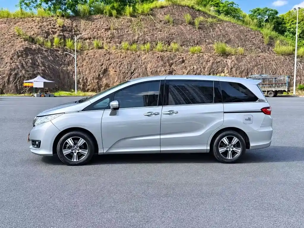 Honda Odyssey — фото 9