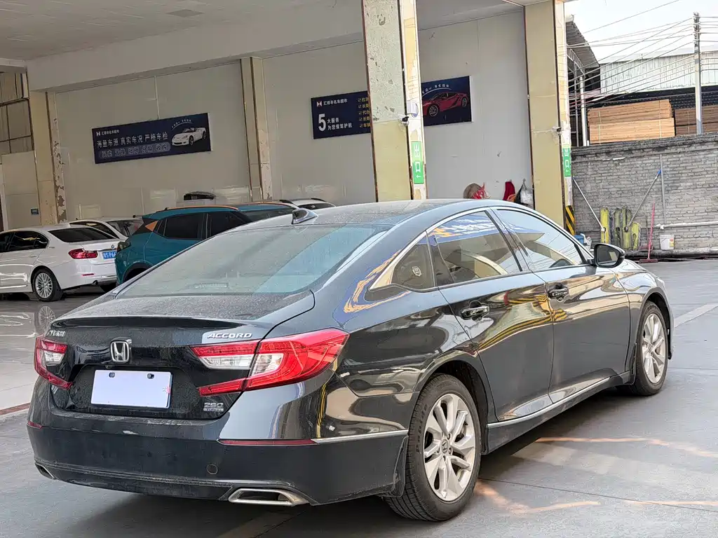 Honda Accord — фото 11