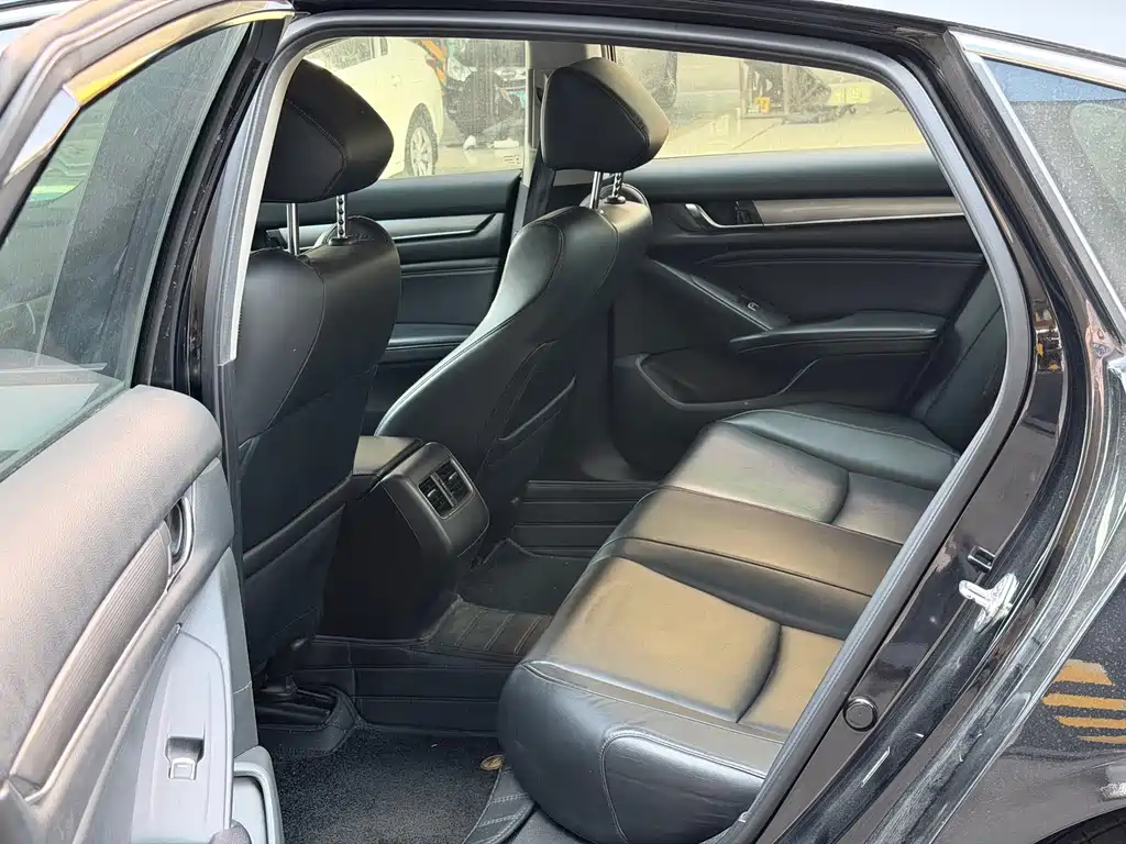 Honda Accord — фото 8