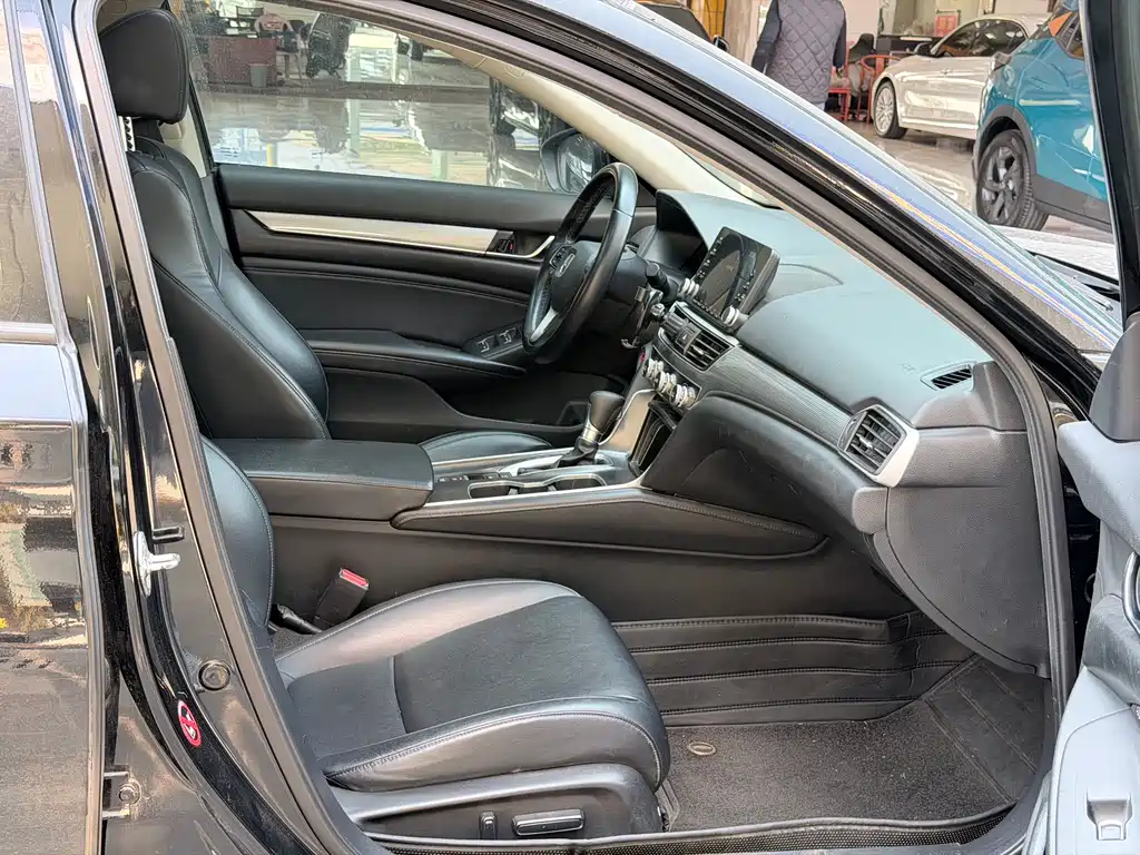Honda Accord — фото 9