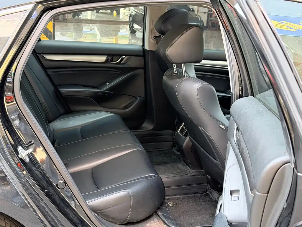 Honda Accord — фото 10