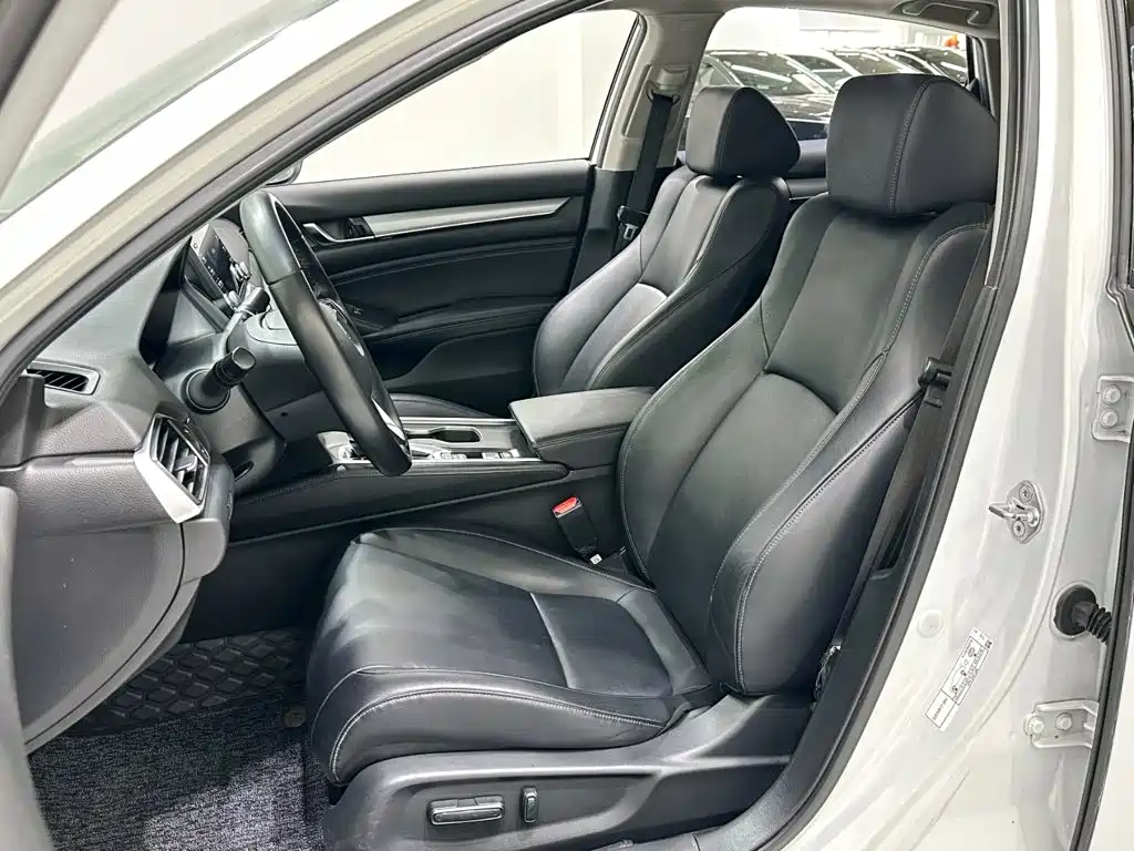 Honda Accord — фото 8