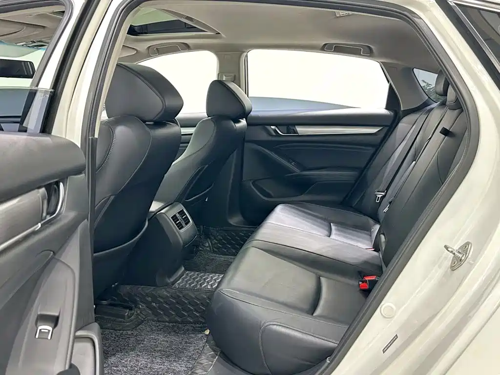 Honda Accord — фото 9