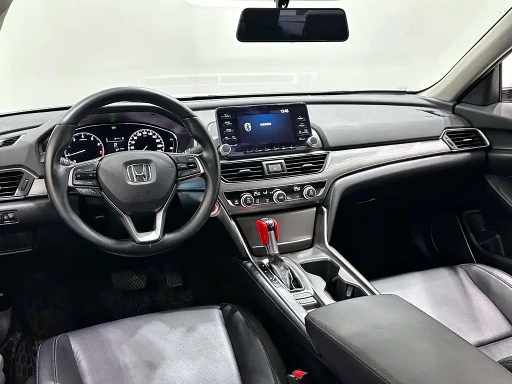 Honda Accord — фото 10