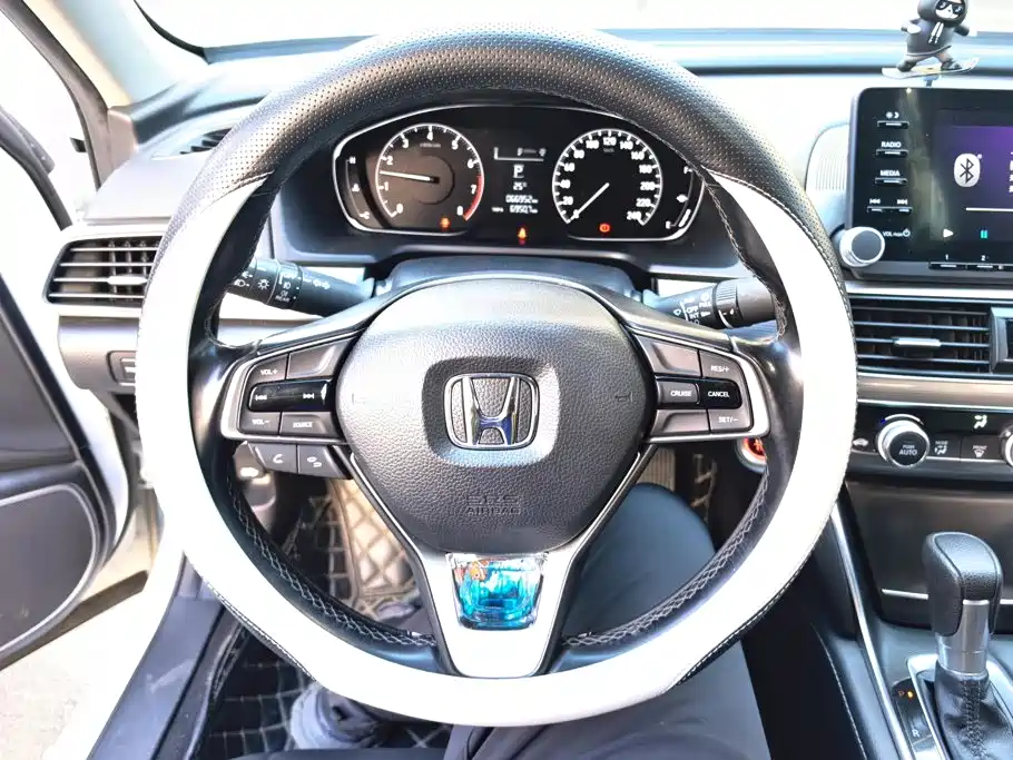 Honda Accord — фото 15
