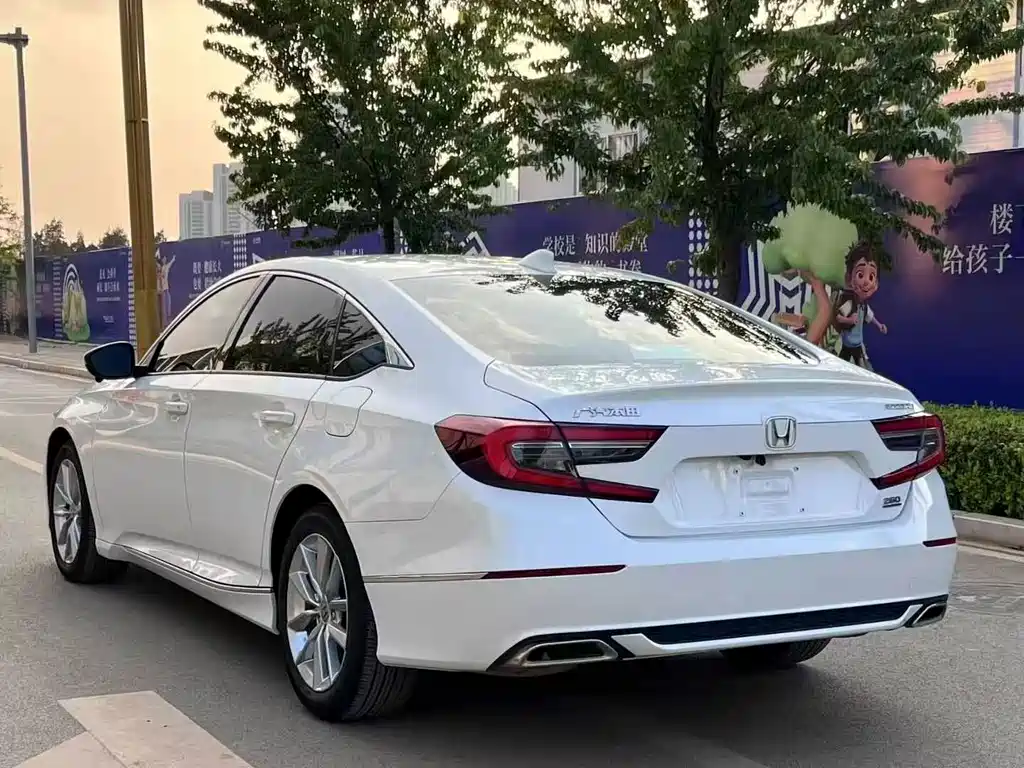 Honda Accord — фото 9